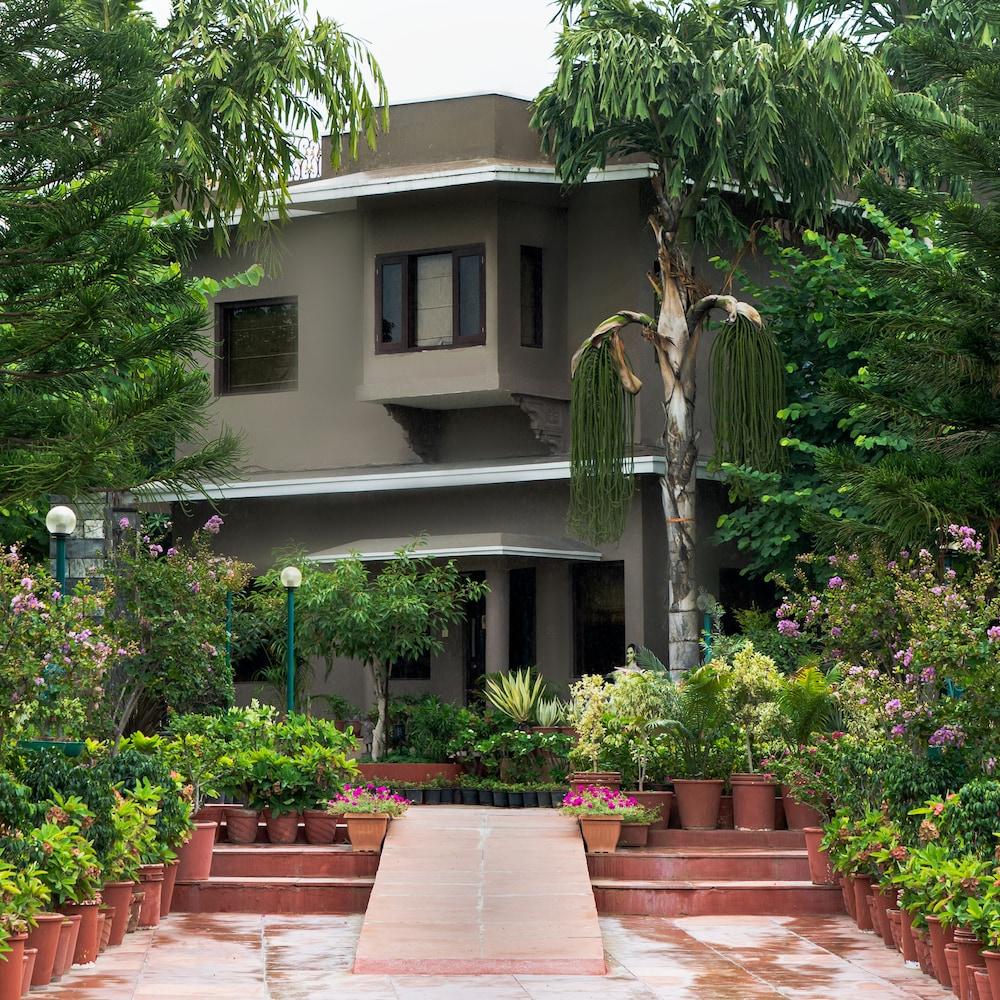 Araliayas Resort & Spa Udaipur Exterior photo