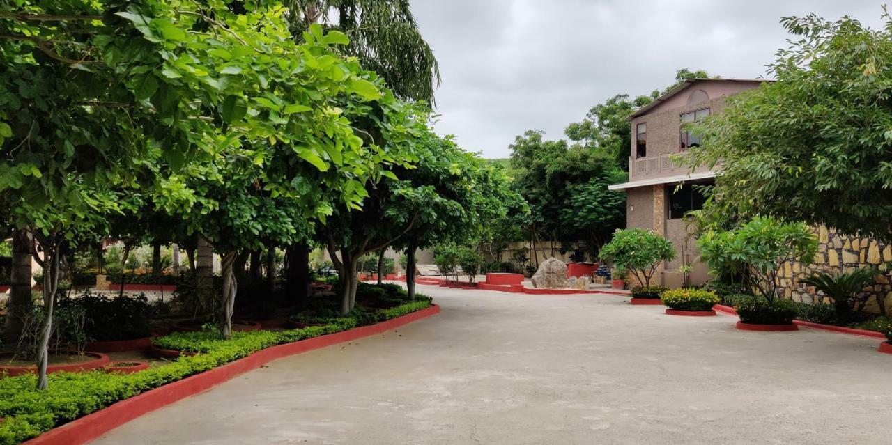 Araliayas Resort & Spa Udaipur Exterior photo